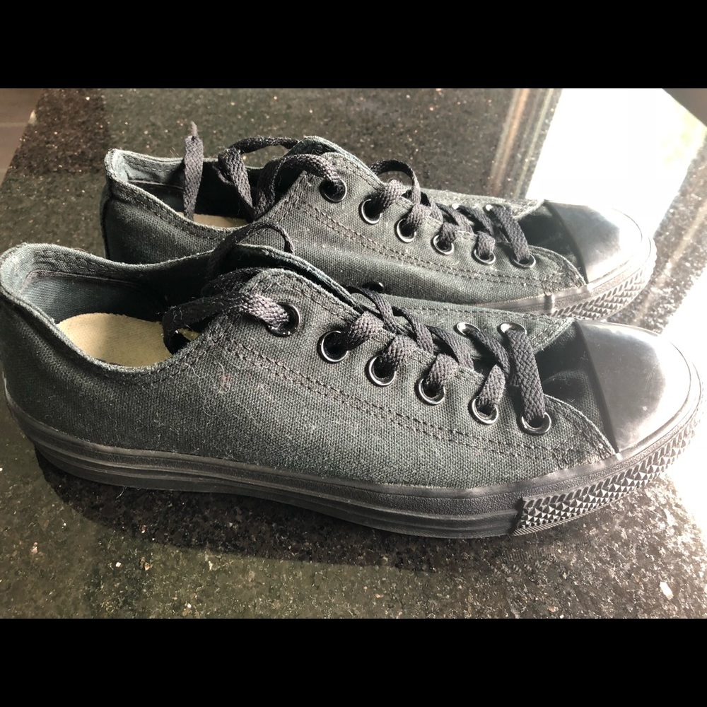 New - Men’s Size 6 Black low Converse All Stars